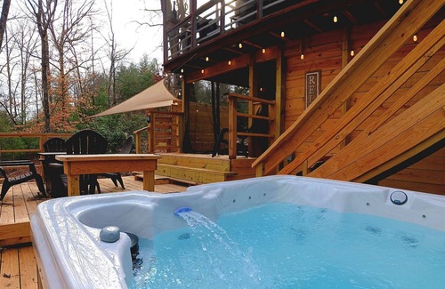 Lake Lure Cabin | Romantic A-Frame Cabin with Hot Tub + Netflix