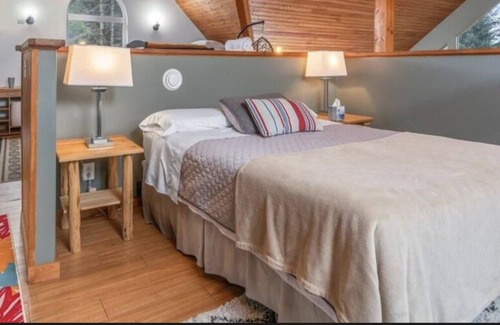 Bear Creek Ski Chalet | Romantic Alaskan Chalet w/Hot Tub