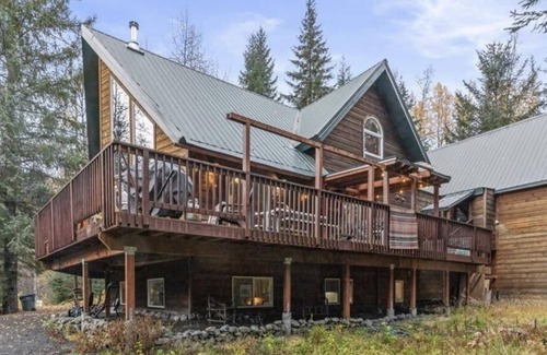 Bear Creek Ski Chalet | Romantic Alaskan Chalet w/Hot Tub