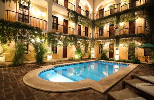 Centro Bed & Breakfast | Romantic And Charming One Block 1/2 From Main Square
