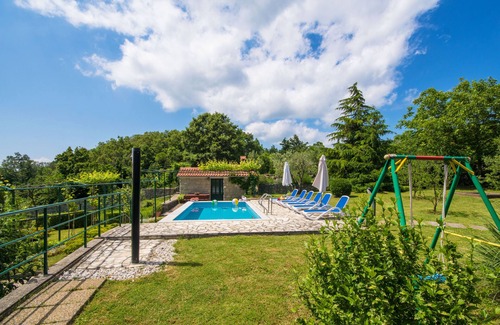 Presika Villa | Romantic and family-friendly pool Villa, minutes from the beach