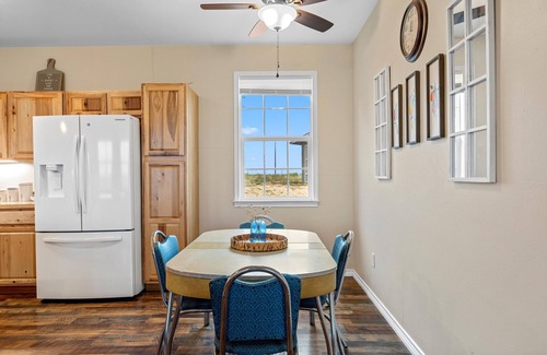 Milam County House | Romantic and peaceful country setting only 25 minutes from Belton or Temple!