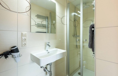 Schonbach Apartment | Romantic apartment in Bramberg with garden
