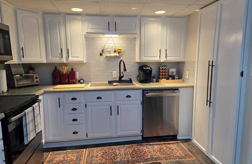 Charles Town Apartment | Romantic Apartment "The Nook" located in the heart of Charles Town WV!