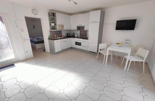 Hutteldorf Apartment | Romantic apartment with big terrace and garden view