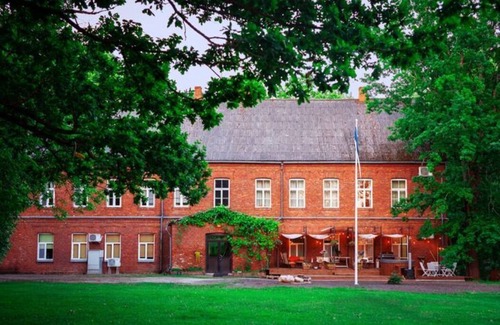 Antsla Parish House | Romantic apartment with high ceiling in charming Võrumaa