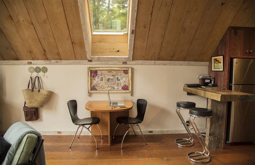 Mendocino Apartment | ROMANTIC, ARTISTS PRIVATE 'FOREST SUITE', 5 acres Redwoods, Trails, Mendo 2 mi.