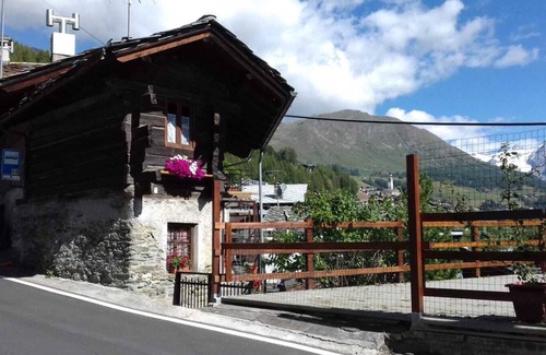 Lignod Apartment | Romantic attic 3.4 km from the Champoluc slopes