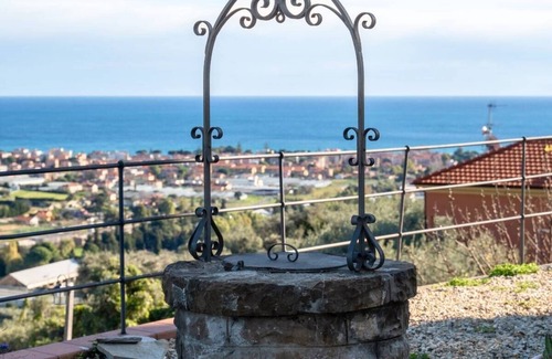 Diano Castello Condo | Romantic attic in villa, at the foot of a historic village, all sea view