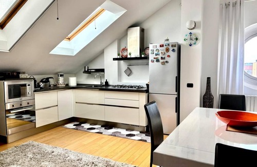 Binda Apartment | Romantic attic Navigli area - free garage near M2 subway
