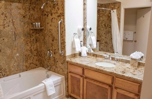 Avila Beach Hotel | Romantic Beach Getaway! Full Kitchen, Free Parking, Steps to Avila Beach Pier