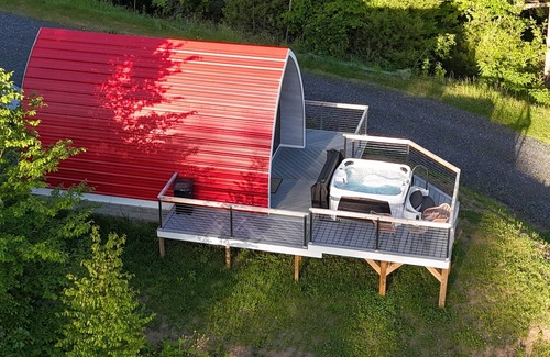 Bakersville Cabin | Romantic Blue Ridge Mountain cabin with hot tub, view and fire pit - Red