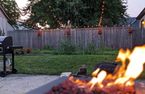 Fort Wayne House | Romantic Brick Hearth - entire building near DTFW!