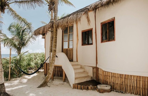 Zona Hotelera House | Romantic Bungalow on Tulum beach with turquoise sea at your doorstep!
