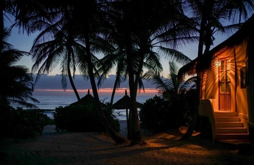 Zona Hotelera House | Romantic Bungalow on Tulum beach with turquoise sea at your doorstep!