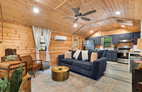 Stanton Cabin | Romantic Cabin | Dog Friendly Stay | 9 Mn to Gorge