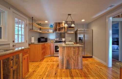 Candler House | Romantic Cabin Hideaway- 50 Private Acres, Hot tub, Blue Ridge Parkway, stream