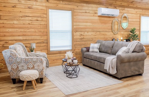 Dabolt Cabin | Romantic Cabin sitting on 18 acres of flat land surrounded by a creek!