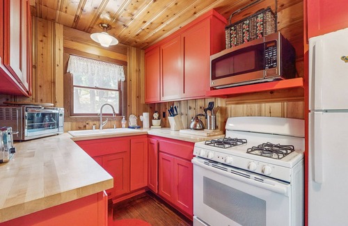 South Lake Tahoe Cabin | Romantic Cabin Escape on Fallen Leaf Lake Dog Fiendly