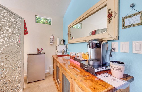 Fetters Hot Springs-Agua Caliente Cottage | Romantic Casita w/Garden + Deck 2 Miles to Plaza!