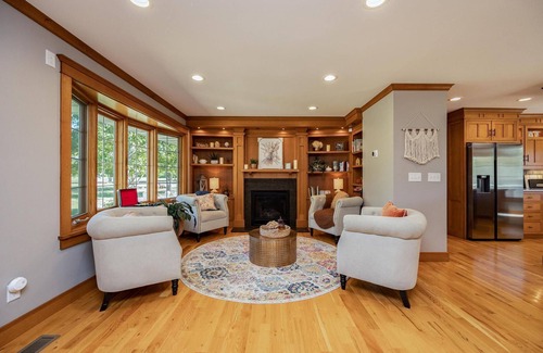 Robins House | Romantic cheerful home close to many attractions