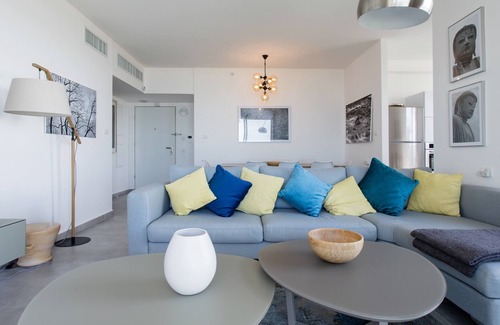 Bat Yam Apartment | Romantic Chic Apartment with Amazing Sea Views , Romantic Sea View Chic suite