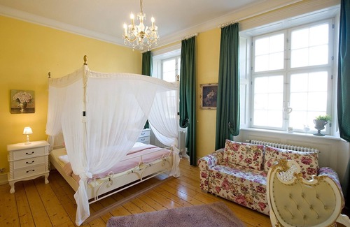 Gedern Apartment | Romantic comfy room in the castle hotel