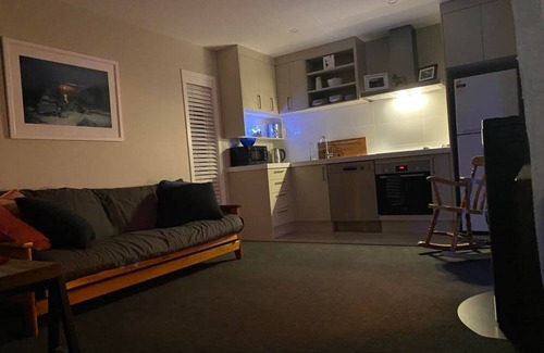 Allanton Bed & Breakfast | Romantic cottage 5 minutes from air port with stunning views