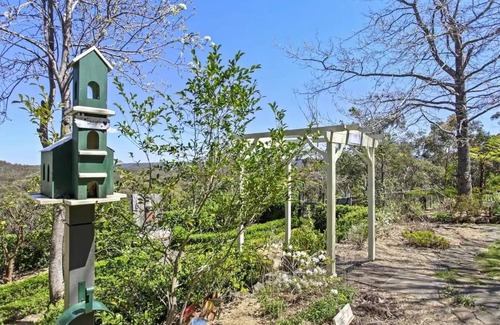 Hazelbrook Cabin | Romantic Cottage in the Blue Mountains with Valley Views