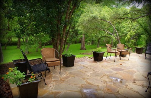Wimberley Cottage | Romantic country cottage right on the Cypress Creek!