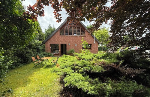 Trent Apartment | Romantic country house with thatched roof and park-like garden + free laundry package.