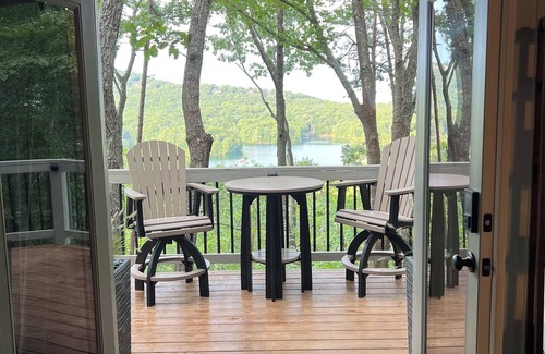 Big Canoe Cabin | Romantic Couples Cabin in Big Canoe, Lake & Mountain View, Hot Tub, Gas Logs