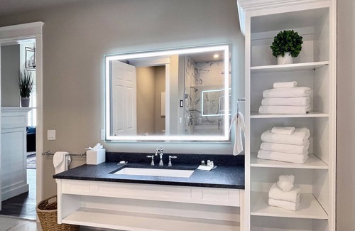 Reeders Ski Chalet | Romantic Couples Suite in the Poconos