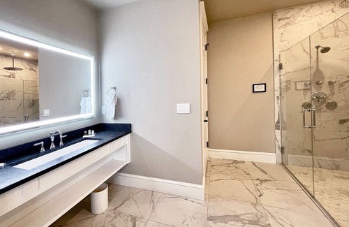 Reeders Ski Chalet | Romantic Couples Suite in the Poconos with Jetted Tub