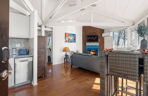 Beech Mountain Cottage | Romantic Cozy Cottage Views Hot Tub Minutes to FUN