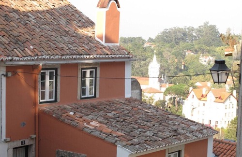 Sintra House | Romantic&cozy duplex, very quiet, w/handpainted walls, beautiful views, A/C&WiFi