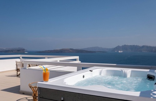 Akrotiri Villa | Romantic Cycladic mansion with a Caldera view, private swimming pool & Jaccuzi