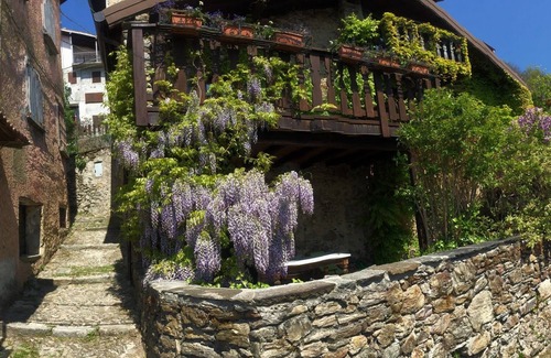 Vendrogno House | romantic detached villa overlooking the lake, with patio and beautiful terrace