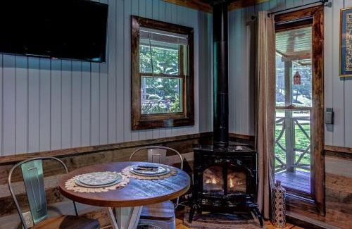 Sugar Grove House | Romantic Farm-Stay Cabin with Petting Zoo & Hot Tub near Boone, NC