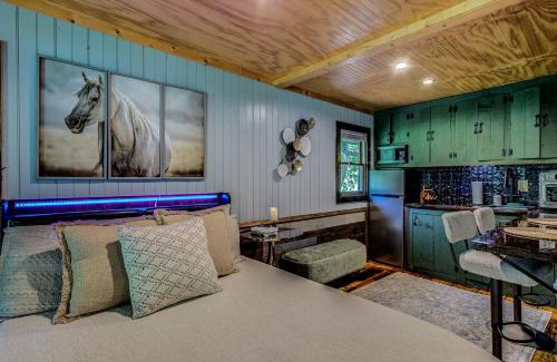 Sugar Grove House | Romantic Farm-Stay Cabin with Petting Zoo & Hot Tub near Boone, NC