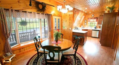 Sugarcreek House | Romantic Forest Cabin with Amazing Private Deck and Spa in Ohio