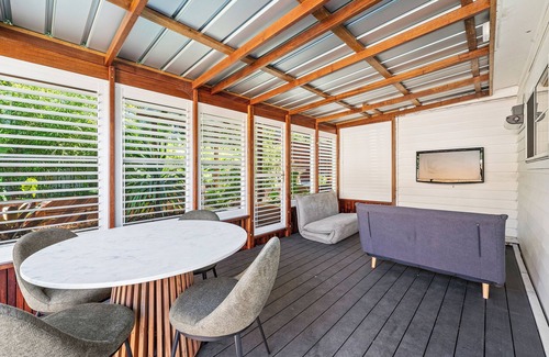 Stanwell Tops Apartment | Romantic Garden View 1 bed Apartment with Ocean Views @ Stanwell Tops