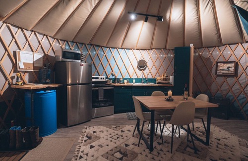 Fairbanks Cabin | Romantic Getaway at the Goldstream Yurt