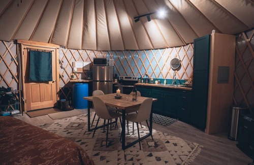 Fairbanks Cabin | Romantic Getaway at the Goldstream Yurt