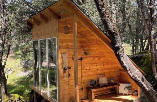 Oakhurst Cabin | Romantic Glamping by Yosemite!