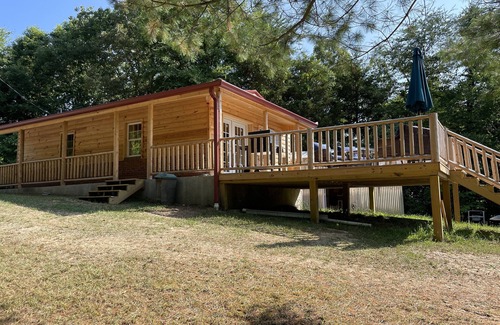 Sevierville Cabin | Romantic Hidden Cabin 15 mins from Pigeon Forge and Dollywood.
