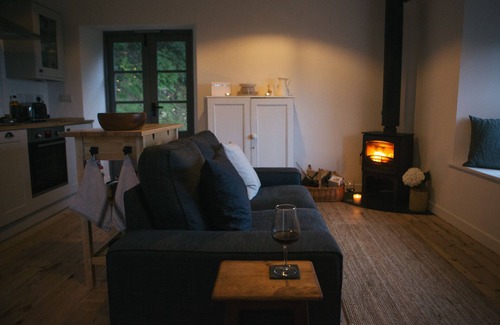 Bridport Cottage | Romantic hillside hideaway with roof terrace and outstanding views