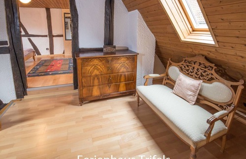 Dimbach House | Romantic holiday home with sauna and gallery with fireplace