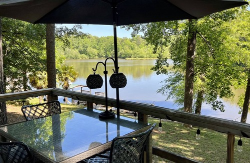 Anderson Cottage | Romantic LAKEFRONT House with Private Dock-Golf Nearby