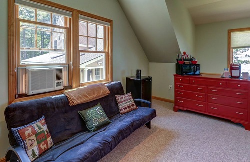 Swanton Apartment | Romantic lakeside studio with easy water access - close to local attractions